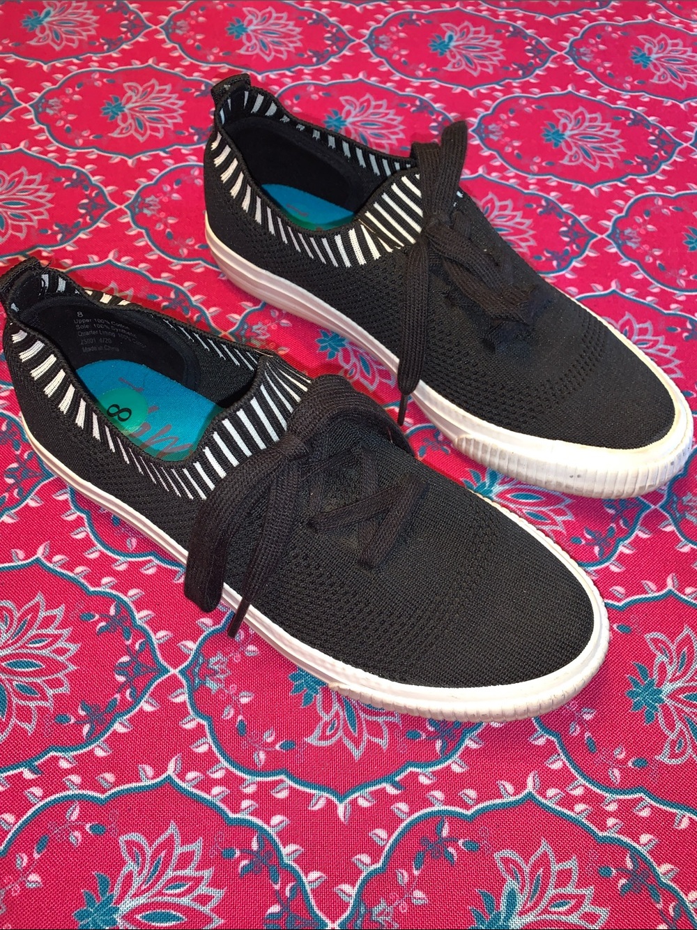 EUC Womens Blowfish Loafers Sz 8, Black.